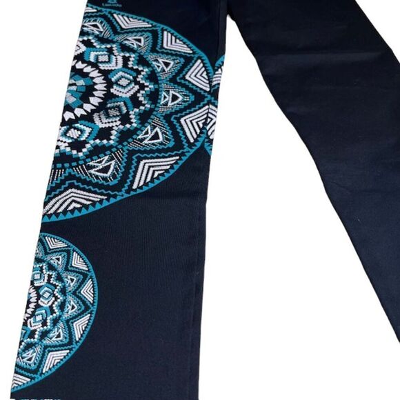 Liquido Wardy Black Leggings With Aqua and White Aztec Graphic Design Large - Picture 2 of 10